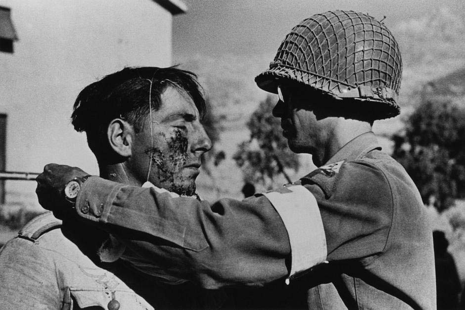 Robert Capa, foto soldati in guerra