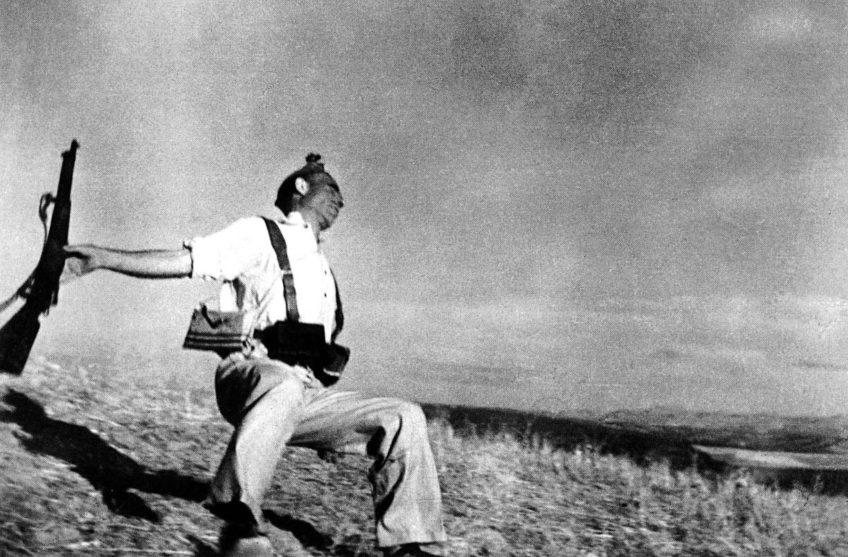 Robert Capa, foto del miliziano colpito a morte