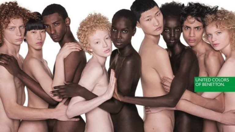 Oliviero Toscani in "Nudi Come" una campagna della Benetton contro il razzismo