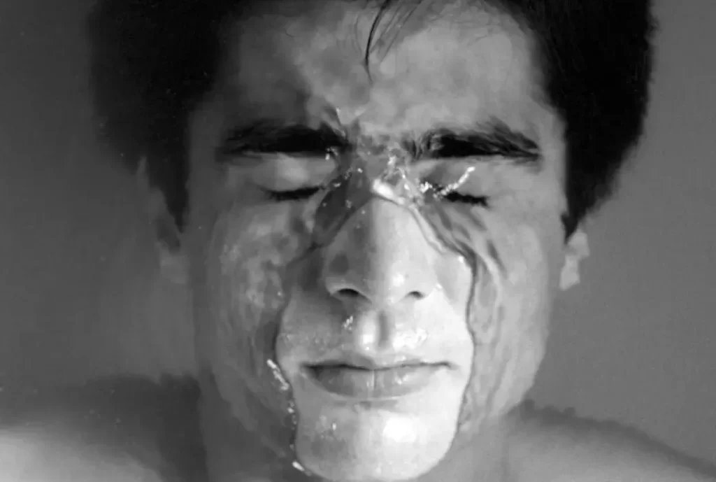 Foto di un uomo sotto l'acqua di Robert Mapplethorpe 