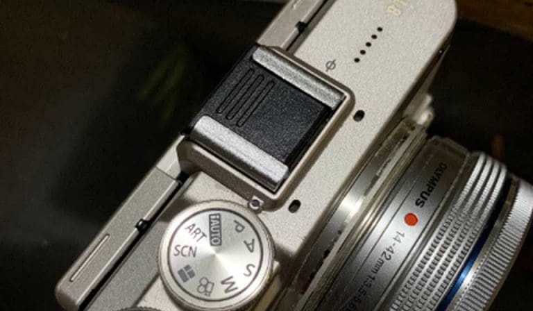 Proteggere la slitta del flash della reflex