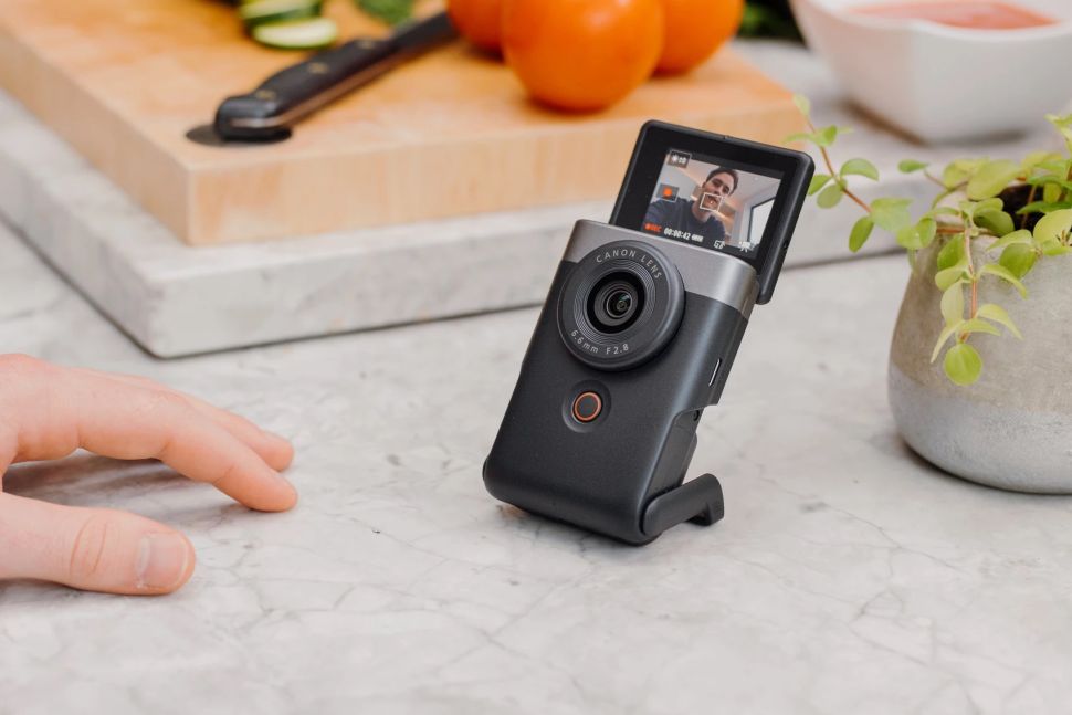 Powershot V10 di Canon