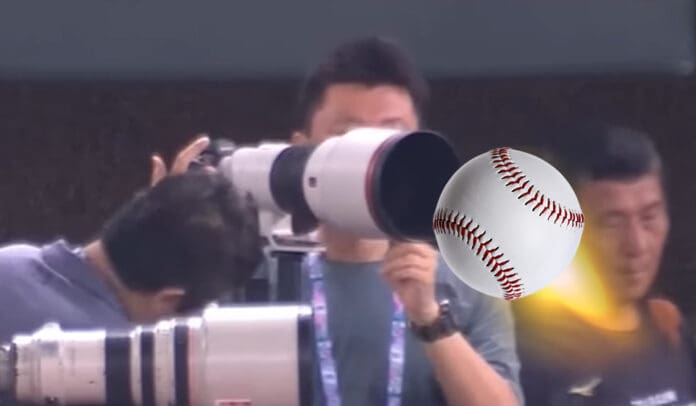 palla-baseball-fotocamera