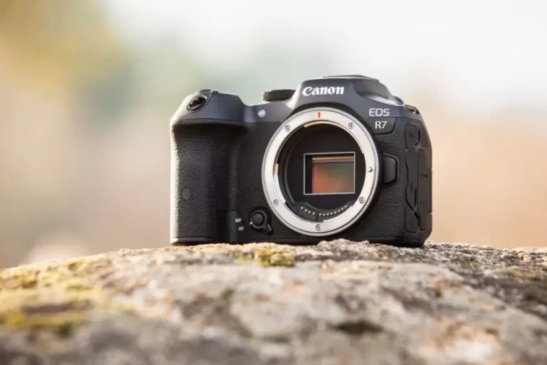 Canon EOS R7 Mark II: Presentazione nel 2024 con sensore stacked?