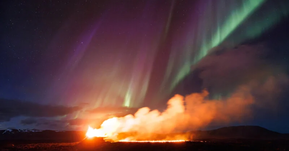 foto-vulcano-eruzione-aurora-boreale