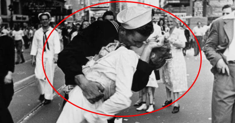bacio-a-Times-Square-di-Alfred-Eisenstaedt