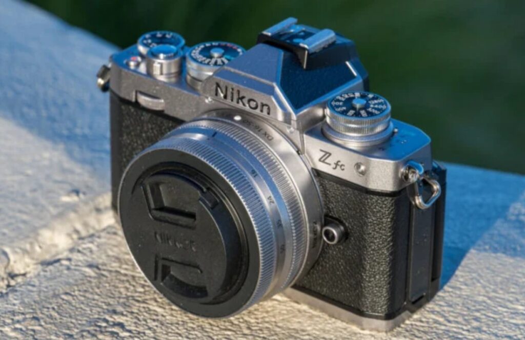 caratteristiche della nikon z fc