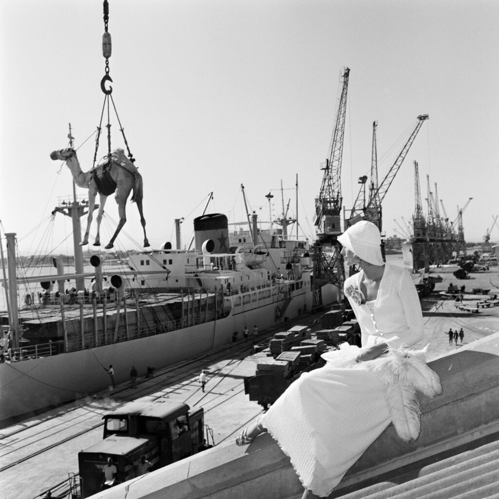 Jill Kennington in Missoni, Porto Sudan 1974 © Courtesy Fondazione Gian Paolo Barbieri