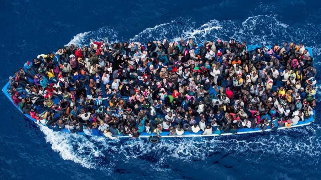 foto barcone di massimo sestini