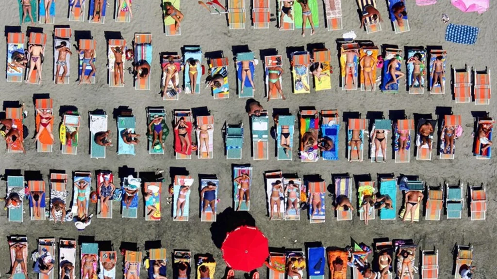 foto al mare di massimo sestini