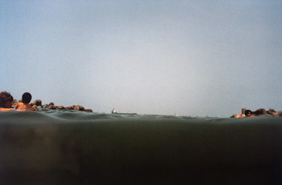 Foto di Asako Narahashi in acqua