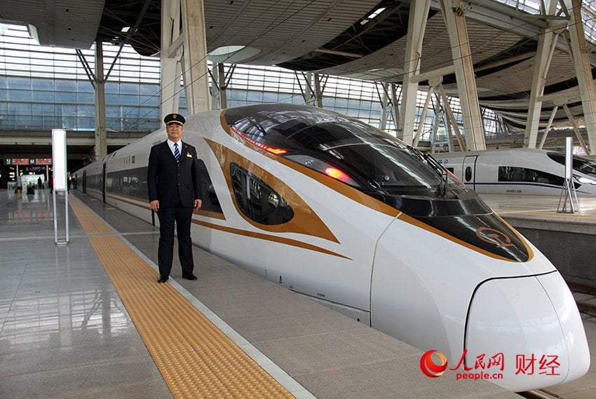 Chinese Train Driver 26 Years Apart4