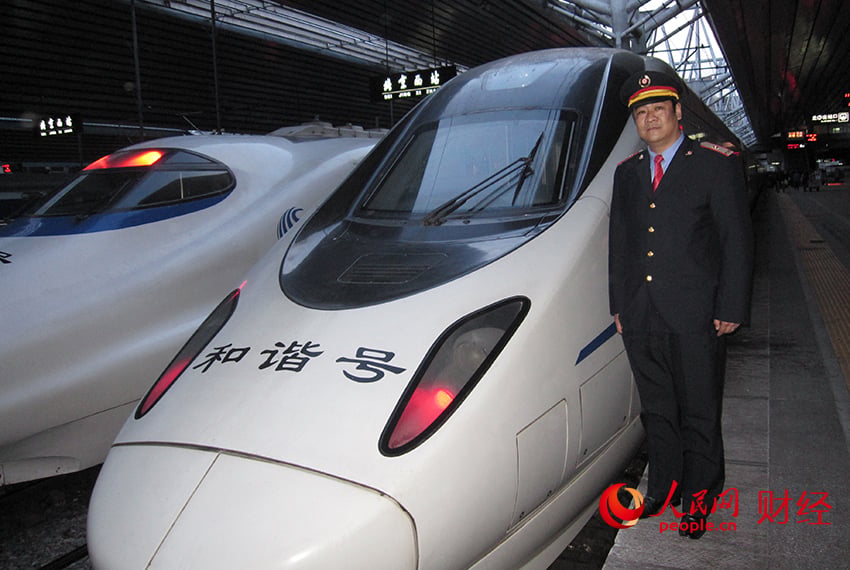 Chinese Train Driver 26 Years Apart6