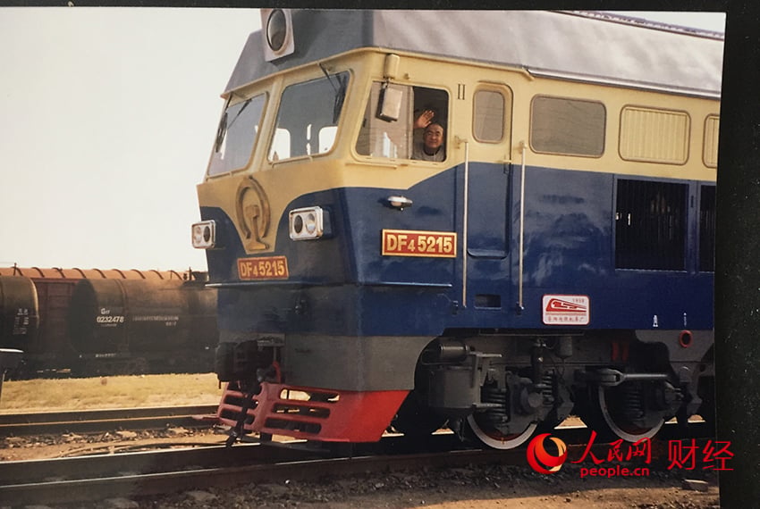 Chinese Train Driver 26 Years Apart8