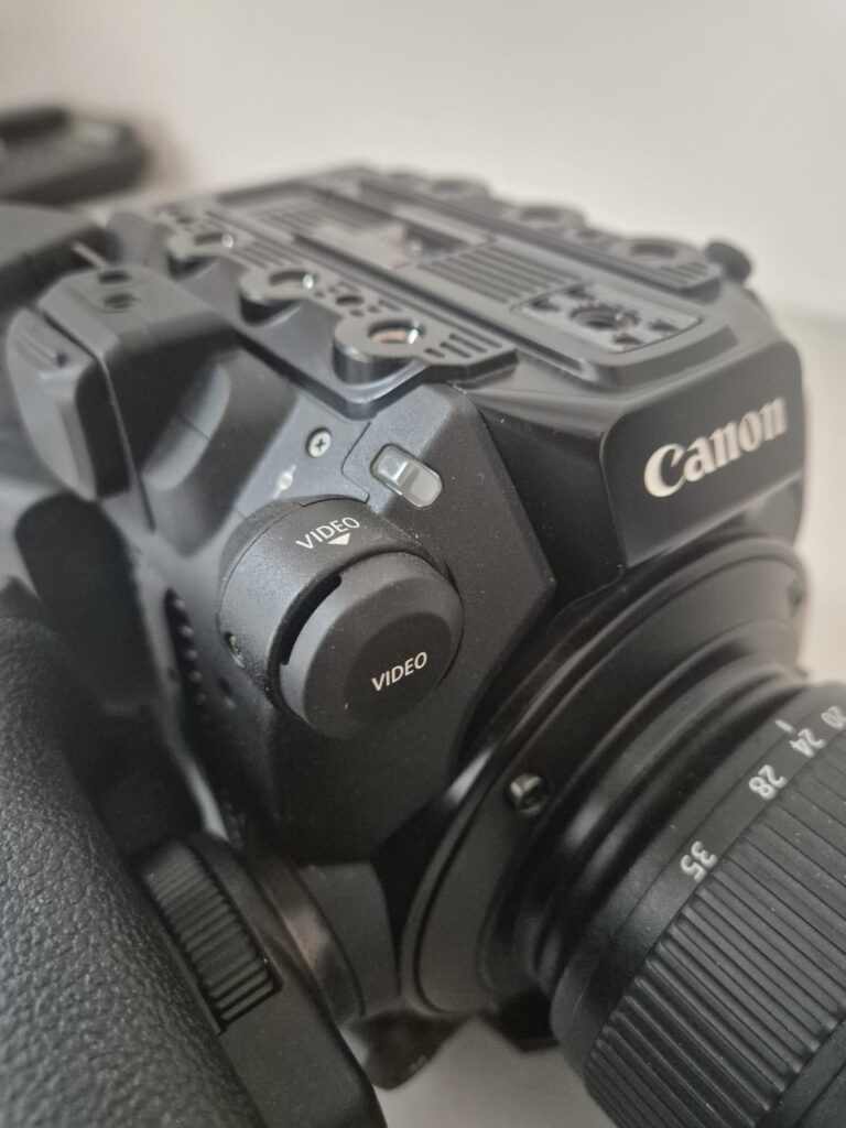 Recensione Canon EOS C300 1