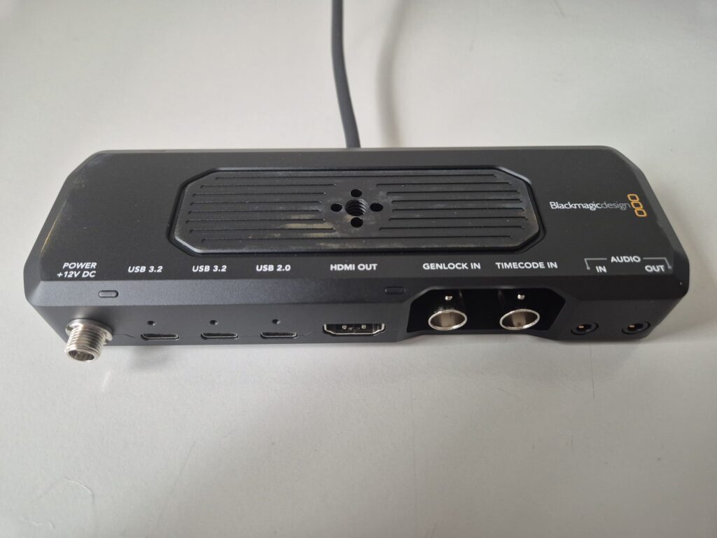 vista frontale del Blackmagic Camera PRODock