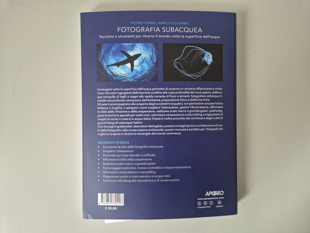 Retro del libro Fotografia Subacquea di Marco Colombo e Pietro Formis